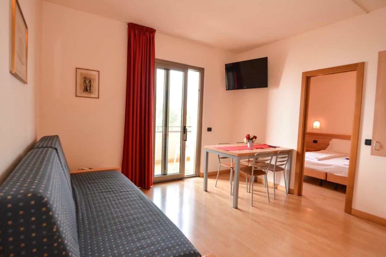 Lido Aparthotel 3*
